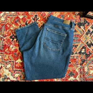 American Eagle Sz. 14 Short EUC Mom Jeans Stretch